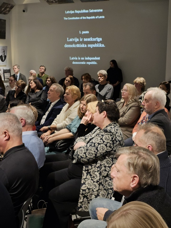 Diskusija "Latvijas okupācijas iekšpolitiskie un ārpolitiskie aspekti" 01 Uldis Veiss, Gundars Bozdorfs, Eva Vijupe 28.nov.2025