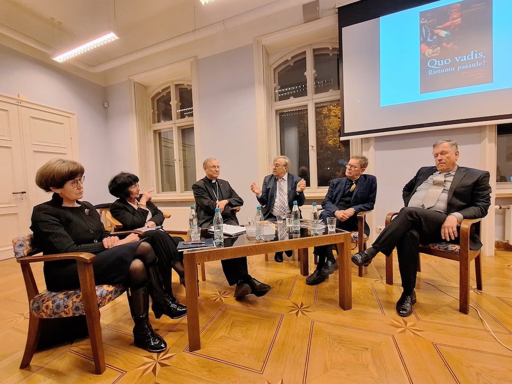 Paneļdiskusija „Leona XIV laiks Baznīcai un pasaulei” ar Dr. theol. Zbigņevu Stankeviču 03 Uldis Veiss, Gundars Bozdorfs 30.okt.2025